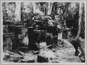 Banteay Srei, pavillon d’entrée est de première enceinte avant l’anastylose EFEO_CAM07020