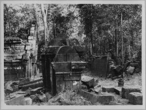 Banteay Srei, pavillon d’entrée est de première enceinte avant l’anastylose EFEO_CAM07023