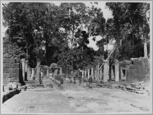 Banteay Srei, chaussée d’accès après l’anastylose EFEO_CAM07096