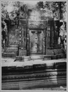 Banteay Srei, face ouest de la tour sud avant l’anastylose EFEO_CAM07113