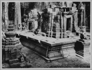 Banteay Srei, tour sud avant l’anastylose EFEO_CAM07120