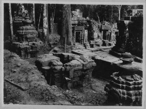 Banteay Srei, reconstitution du deuxième étage de la tour sud, du troisième et du quatrième étages de la tour centrale EFEO_CAM07123