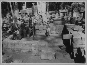 Banteay Srei, préparation du terrain de fondation de la tour sud EFEO_CAM07124