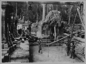 Banteay Srei, préparation du terrain de fondation de la tour sud EFEO_CAM07126