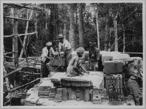 Banteay Srei, repose du premier étage de la tour sud EFEO_CAM07150