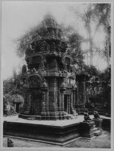 Banteay Srei, tour sud après l’anastylose EFEO_CAM07152