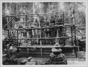Banteay Srei, repose du rez-de-chaussée de la tour nord EFEO_CAM07170