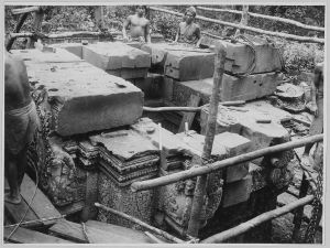 Banteay Srei, repose du rez-de-chaussée de la tour nord EFEO_CAM07172