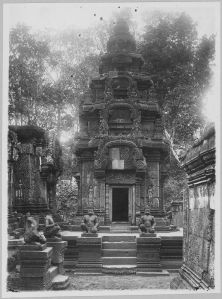 Banteay Srei, face est de la tour nord après l’anastylose EFEO_CAM07175