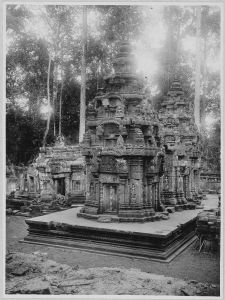 Banteay Srei, tour nord après l’anastylose EFEO_CAM07177