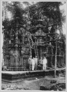 Banteay Srei, achèvement de l’anastylose des trois tours EFEO_CAM07189