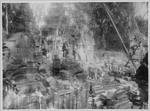Banteay Srei, coulage du béton armé de l’avant-corps de la tour centrale EFEO_CAM07194