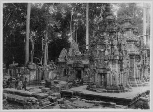 Banteay Srei, préparation des fondations de la bibliothèque nord EFEO_CAM07203
