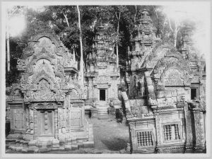Banteay Srei, bibliothèque sud et les trois tours après l’anastylose EFEO_CAM07212