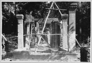 Banteay Srei, réfection du porche est de la salle sud de la chaussée d’accès EFEO_CAM07315
