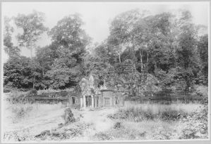 Banteay Srei, vue d’ensemble du temple EFEO_CAM07318