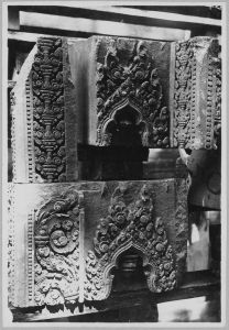 Fragments architecturaux sculptés, Banteay Srei EFEO_CAM07319