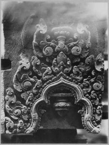 Fragment architectural sculpté, Banteay Srei EFEO_CAM07320