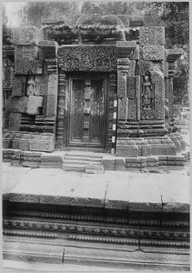 Banteay Srei, face nord de la tour nord avant l’anastylose EFEO_CAM07334