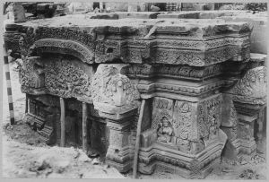 Banteay Srei, premier étage de la tour sud avant l’anastylose EFEO_CAM07339