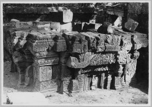 Banteay Srei, reconstitution du deuxième étage de la tour centrale EFEO_CAM07356