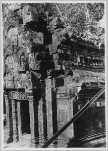 Banteay Srei, bibliothèque nord avant l’anastylose EFEO_CAM07360