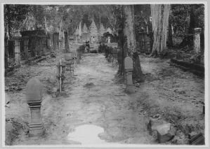 Banteay Srei, chaussée d’accès en cours des travaux EFEO_CAM07362