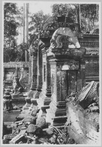 Banteay Srei, face nord du pavillon d’entrée de première enceinte avant l’anastylose EFEO_CAM07368