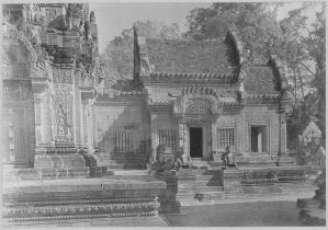 Banteay Srei, tour sud et l’avant-corps de la tour centrale après l’anastylose EFEO_CAM07397