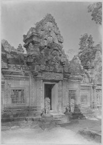Banteay Srei, pavillon d’entrée de première enceinte après l’anastylose EFEO_CAM07398