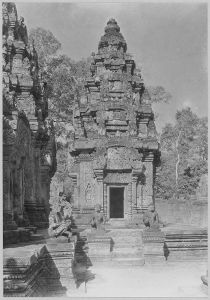 Banteay Srei, face est de la tour nord après l’anastylose EFEO_CAM07399