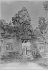 Banteay Srei, face ouest du pavillon d’entrée de première enceinte après l’anastylose EFEO_CAM07401