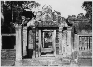 Banteay Srei, pavillon d’entrée est de la chaussée d’accès EFEO_CAM07411_1