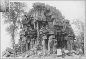 Banteay Srei Damdaek, tour centrale avant l’anastylose EFEO_CAM10742_2