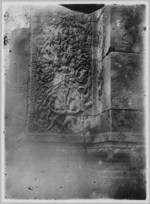 Pilastre décoré par motifs figuratifs (détail d'une base de pilastre) EFEO_CAM10949