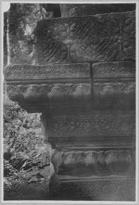 Terrasse cruciforme nord, soubassement EFEO_CAM10978_a
