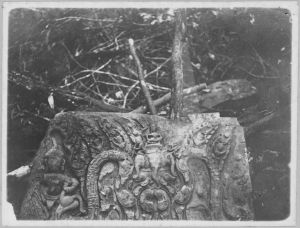 Linteau au sol EFEO_CAM10997_1