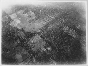 Vue aérienne, Baray Oriental, angle sud-est EFEO_CAM12586