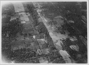 Vue aérienne, Baray Oriental, digue sud et Pre Rup. EFEO_CAM12587