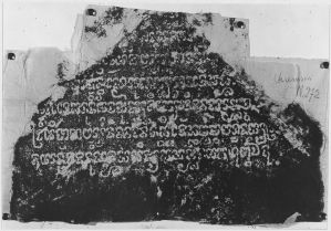 Estampage de l'inscription brisée cham C. 161 de la stèle sculptée au dos de la statue de Siva monté sur Nandin de Chiem Son (province de Quang Nam) EFEO_CAM16890_1
