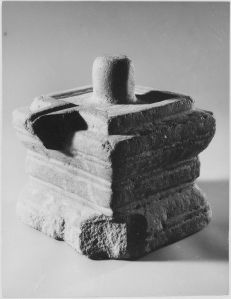 Linga sur piédestal EFEO_CAM18599