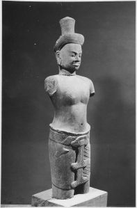 Ronde-bosse : dvarapala EFEO_CAM18635_2