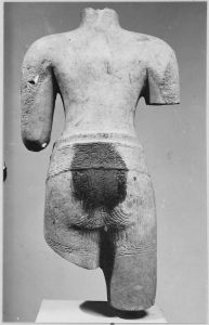 Ronde-bosse : Corps de divinité masculine EFEO_CAM18759_2