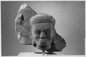 Ronde-bosse : tête de Buddha EFEO_CAM19050_3