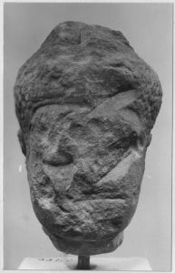 Ronde-bosse : tête de Buddha EFEO_CAM19083_2