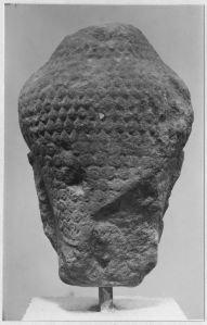 Ronde-bosse : tête de Buddha EFEO_CAM19083_5