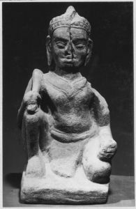 Visvakarman, bras gauche brisé. EFEO_CAM19142_1