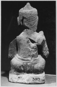 Visvakarman, bras gauche brisé (vu de dos). EFEO_CAM19142_5