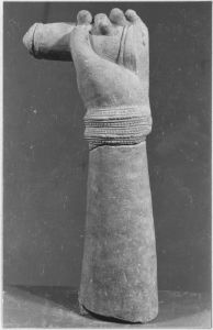 Ronde-bosse : main EFEO_CAM19224_3