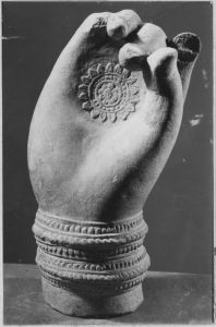 Ronde-bosse : main EFEO_CAM19224_4